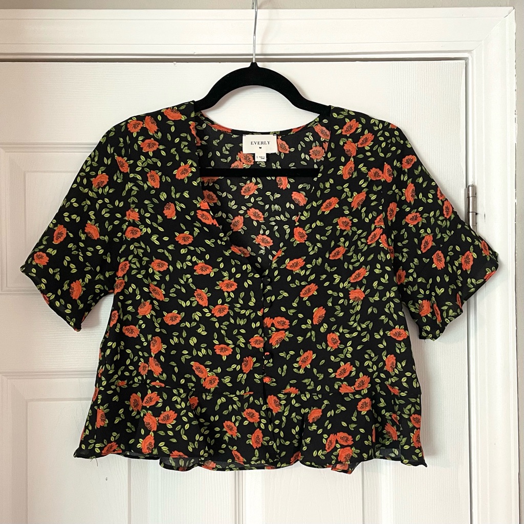 Everly Cropped Flowy Blouse, S